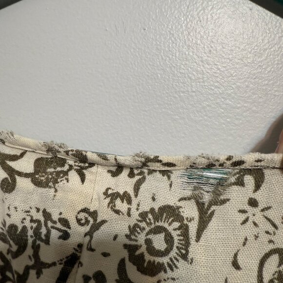 Cato Woman Floral Print Short Sleeve Top Size 26/28W Beige & Olive - Picture 8 of 8